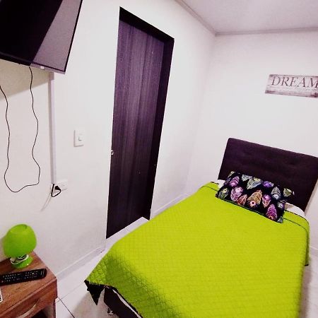 Aloha Hostel Bogota Bagian luar foto