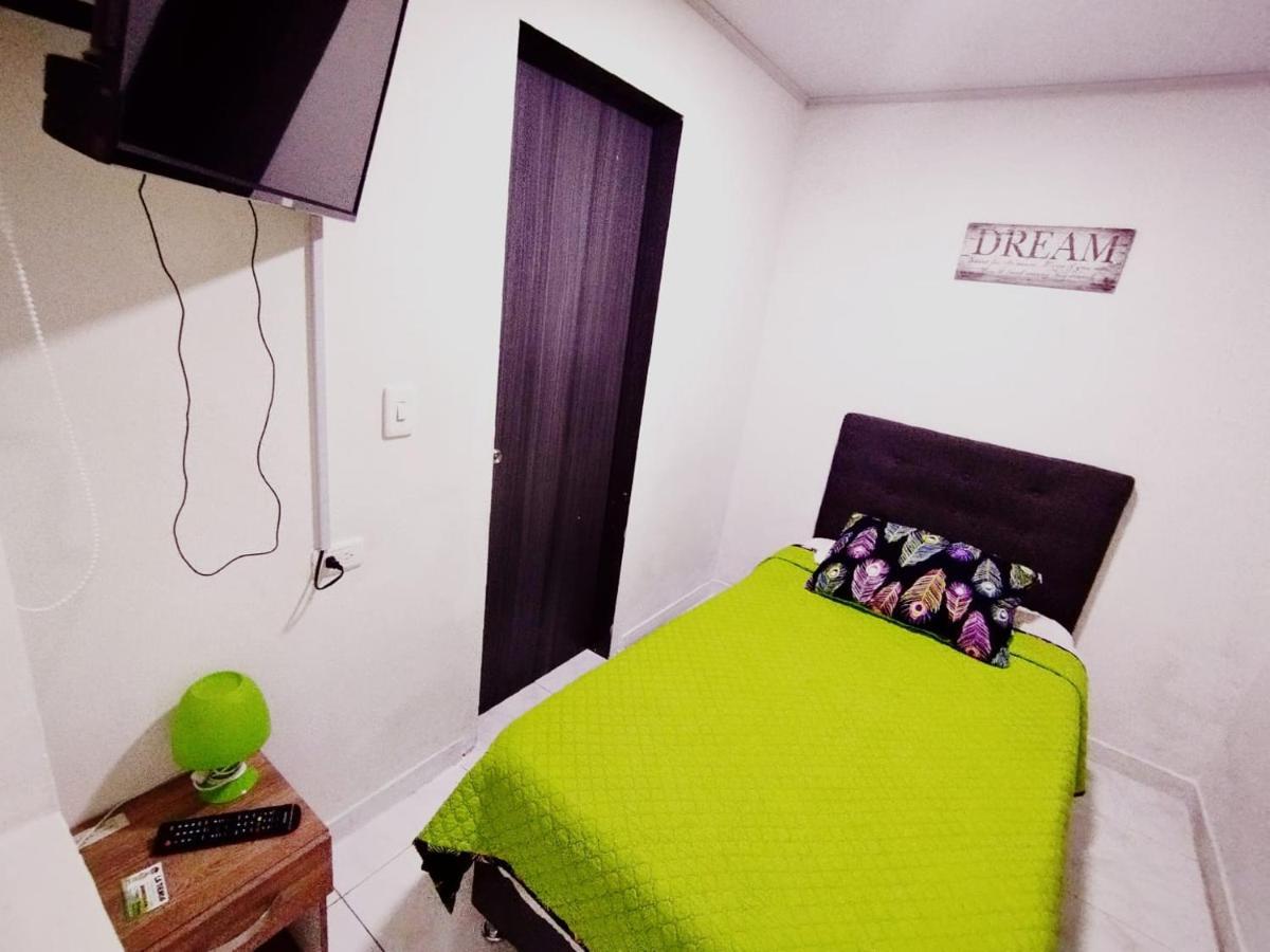 Aloha Hostel Bogota Bagian luar foto